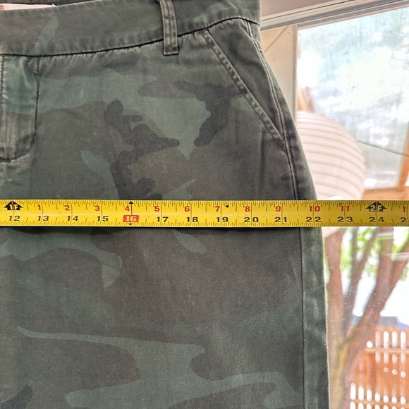 Urban Outfitters Camo Camouflage Distressed Long Shorts Cotton size 13 - Picture 16 of 16
